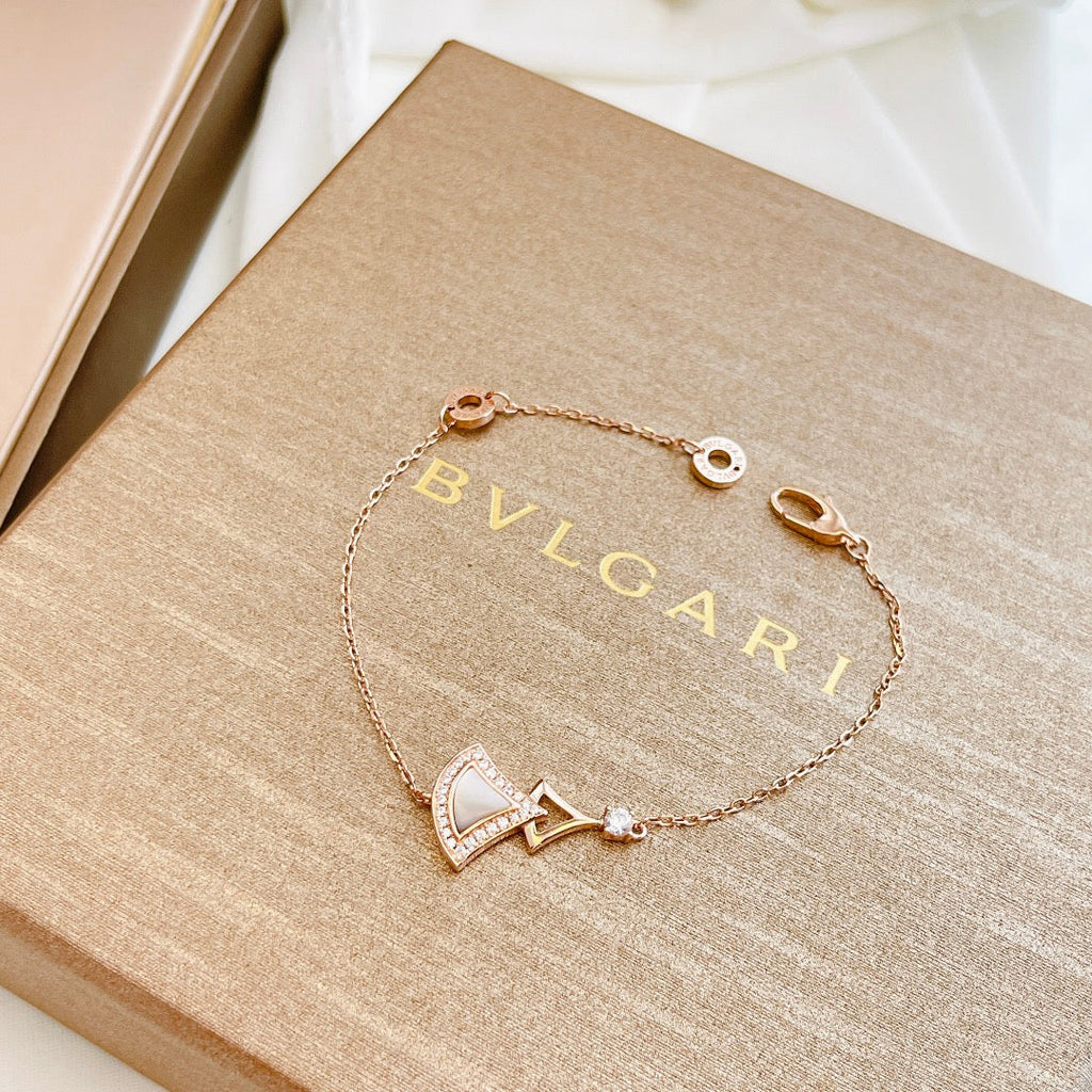 18K BVLGARI BV DIVAS' DREAM Pearl Bracelet