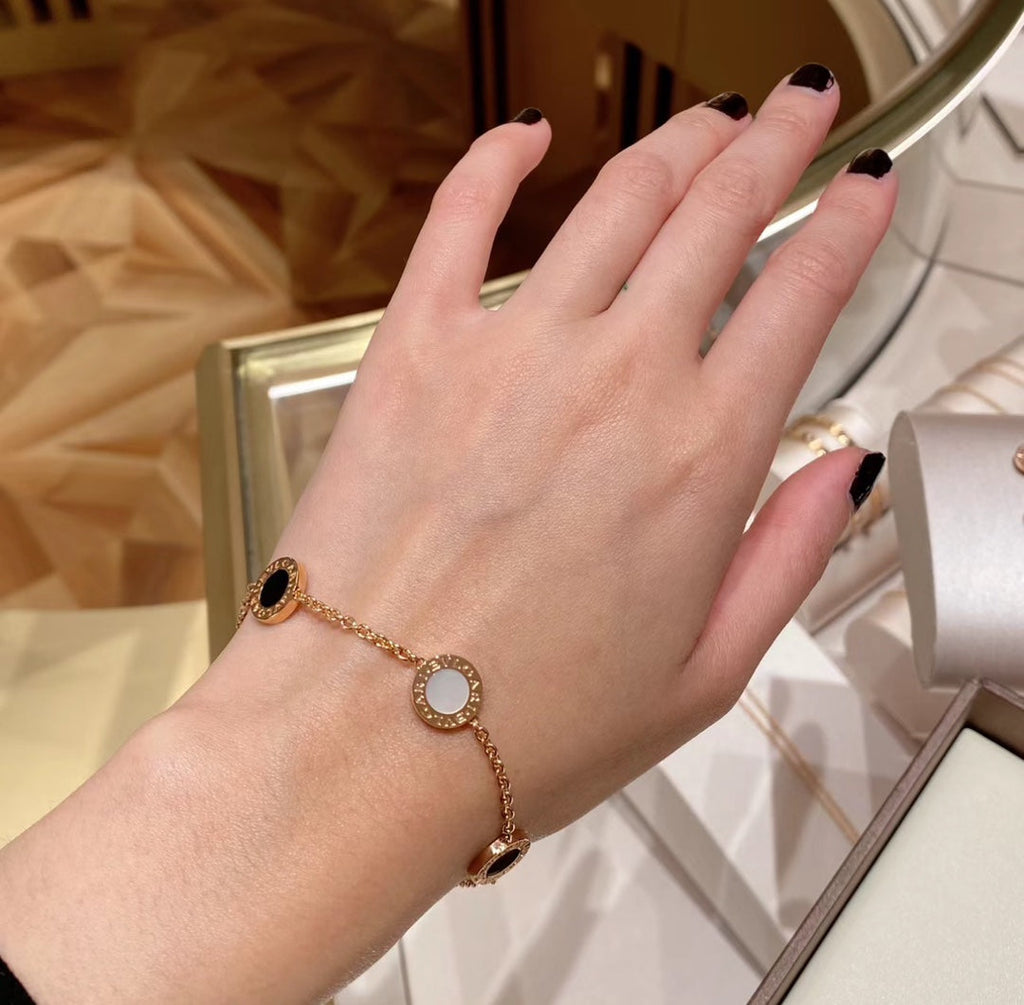 18K BVLGARI BV Carnelian Bracelet