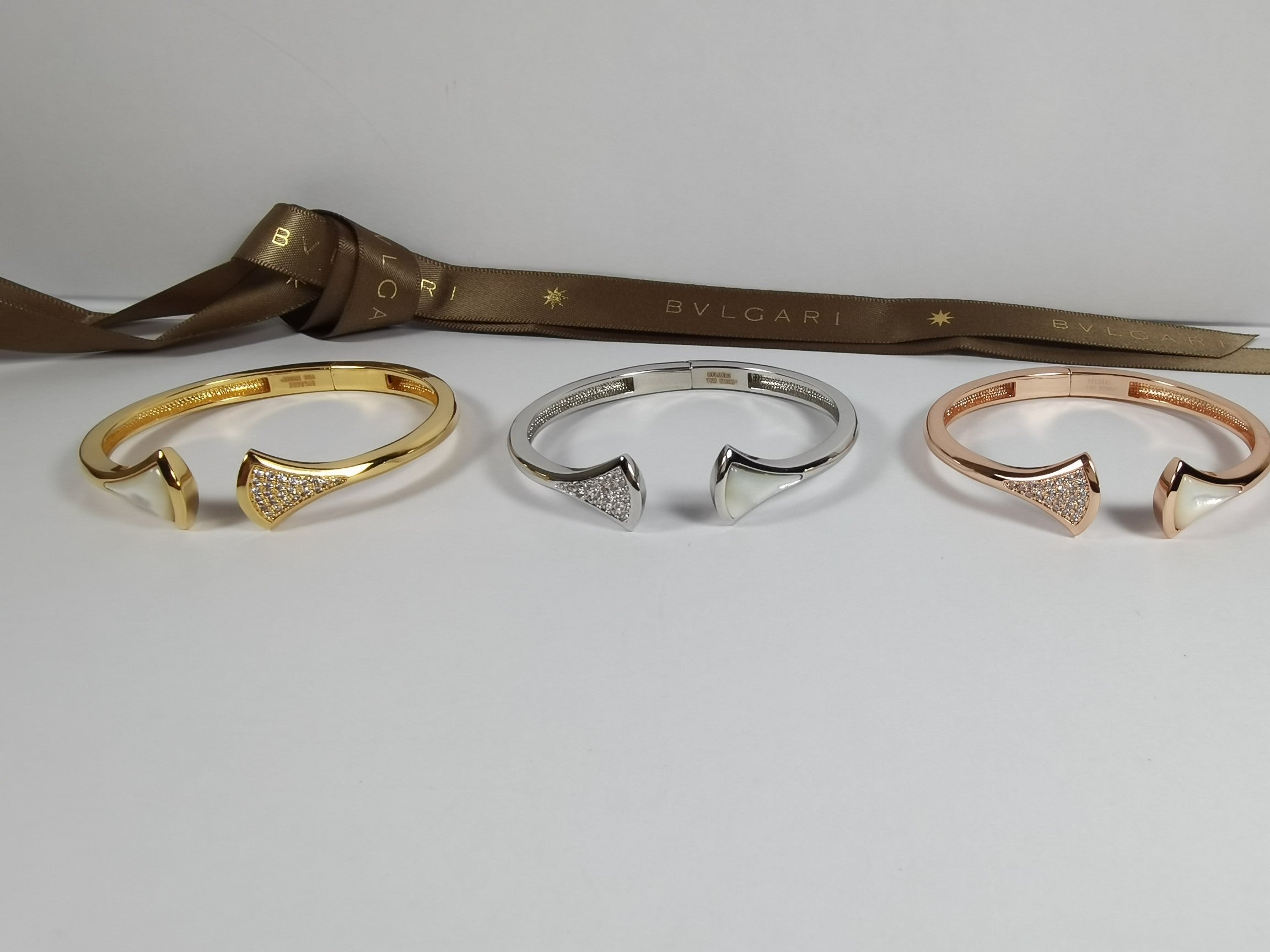 18K BVLGARI BV DIVAS' DREAM Bangle Bracelet