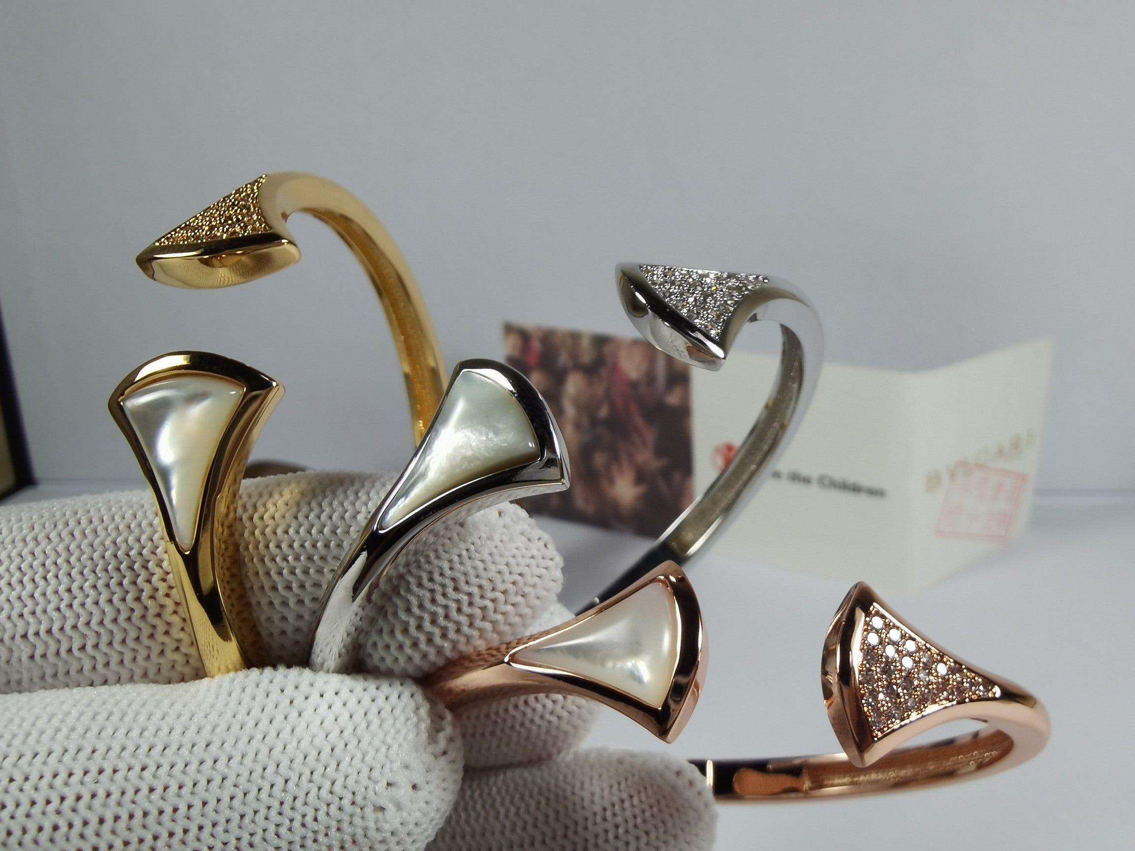 18K BVLGARI BV DIVAS' DREAM Bangle Bracelet
