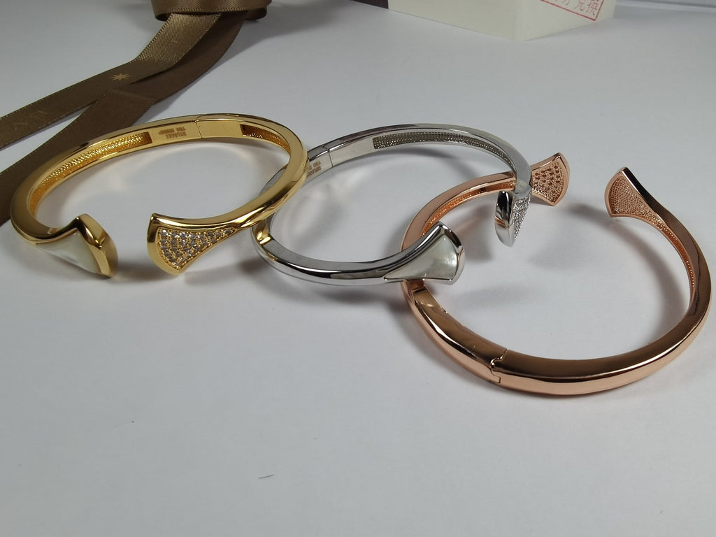 18K BVLGARI BV DIVAS' DREAM Bangle Bracelet