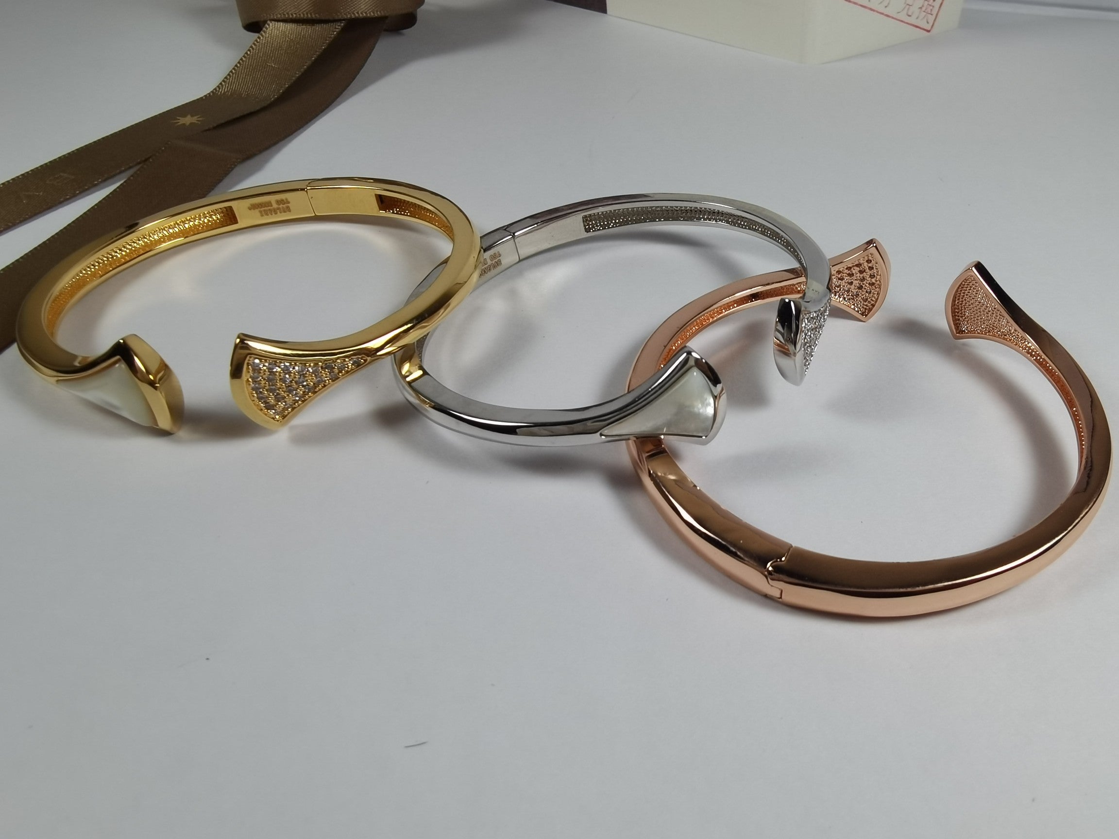 18K BVLGARI BV DIVAS' DREAM Bangle Bracelet
