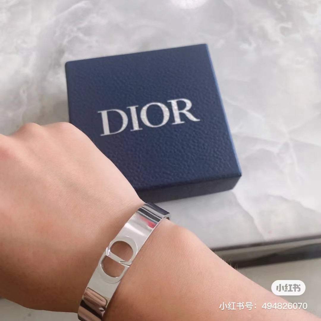 18K Dior Cuff Thin Bracelet