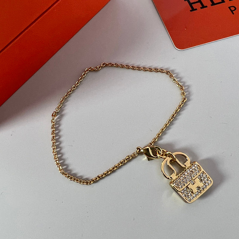 18K Amulettes Constance Diamond Hermes Bracelet