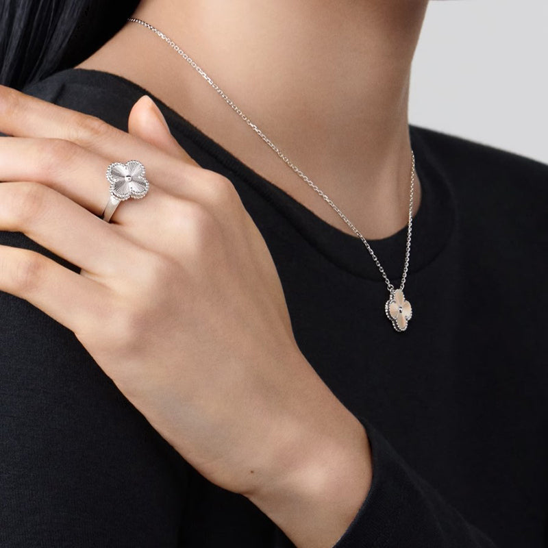 18K Van Cleef & Arpels Vintage Alhambra Holiday Pendant Necklace
