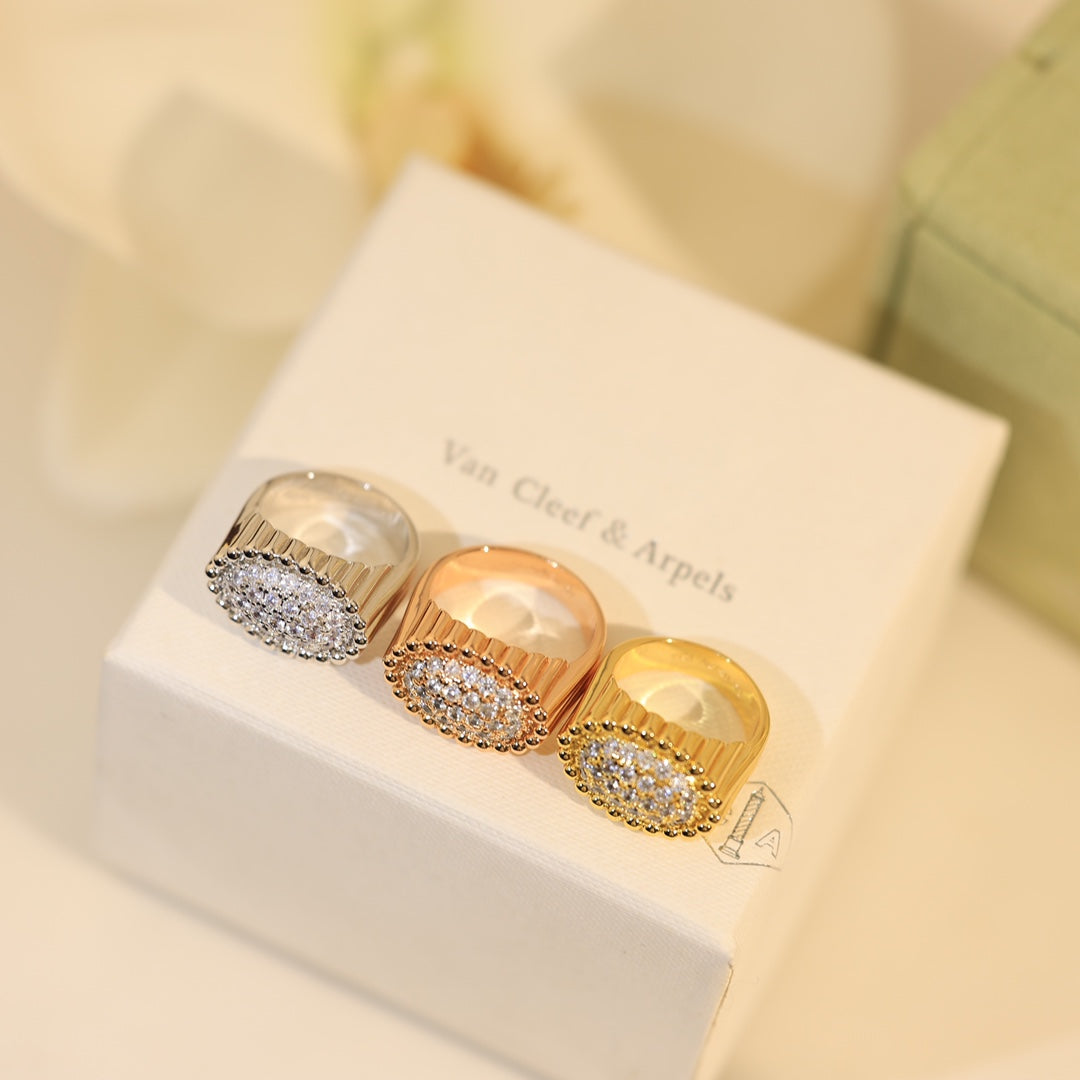 18K Van Cleef & Arpels Perlee Diamond Ring