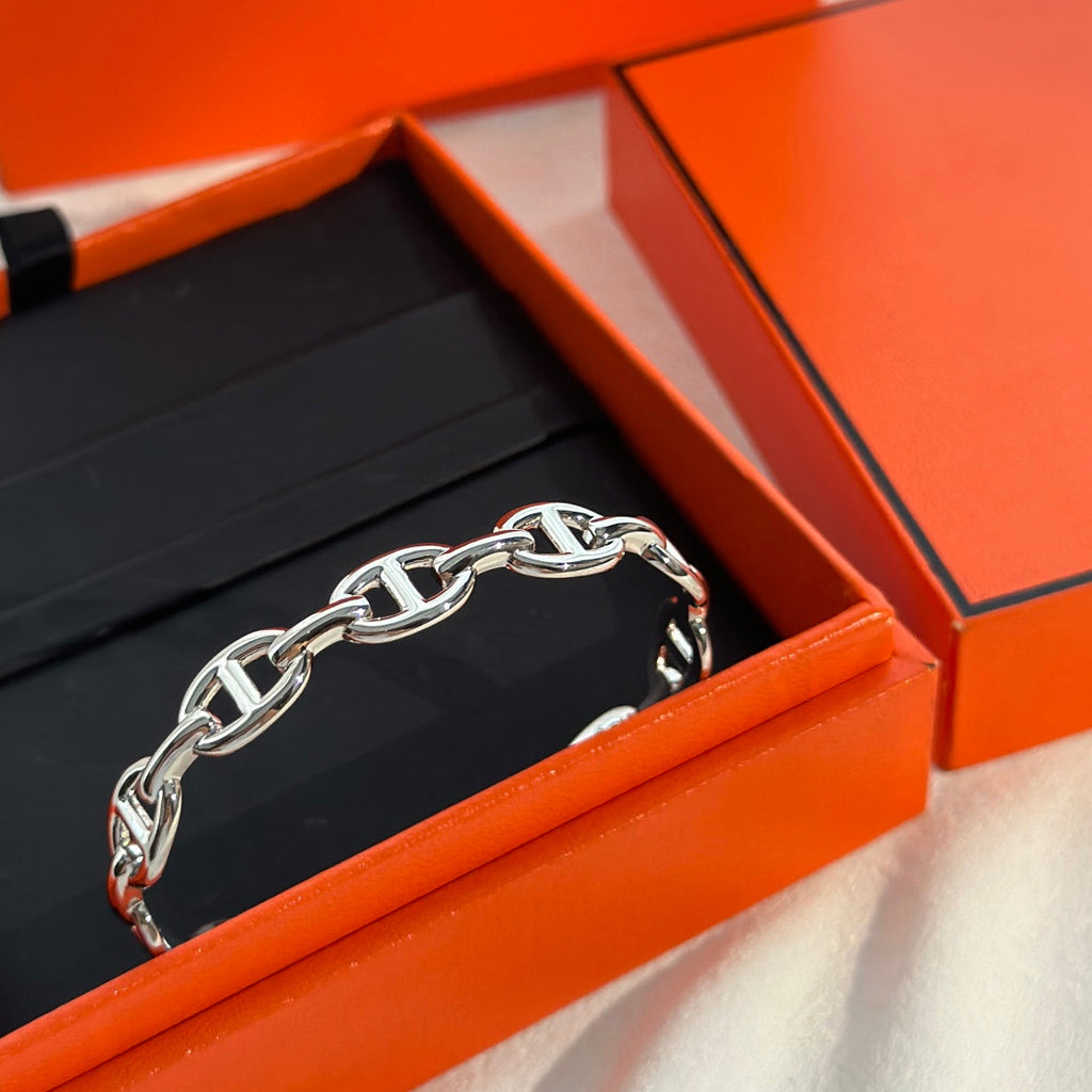 18K Chaine Open Cuff Hermes Bracelet