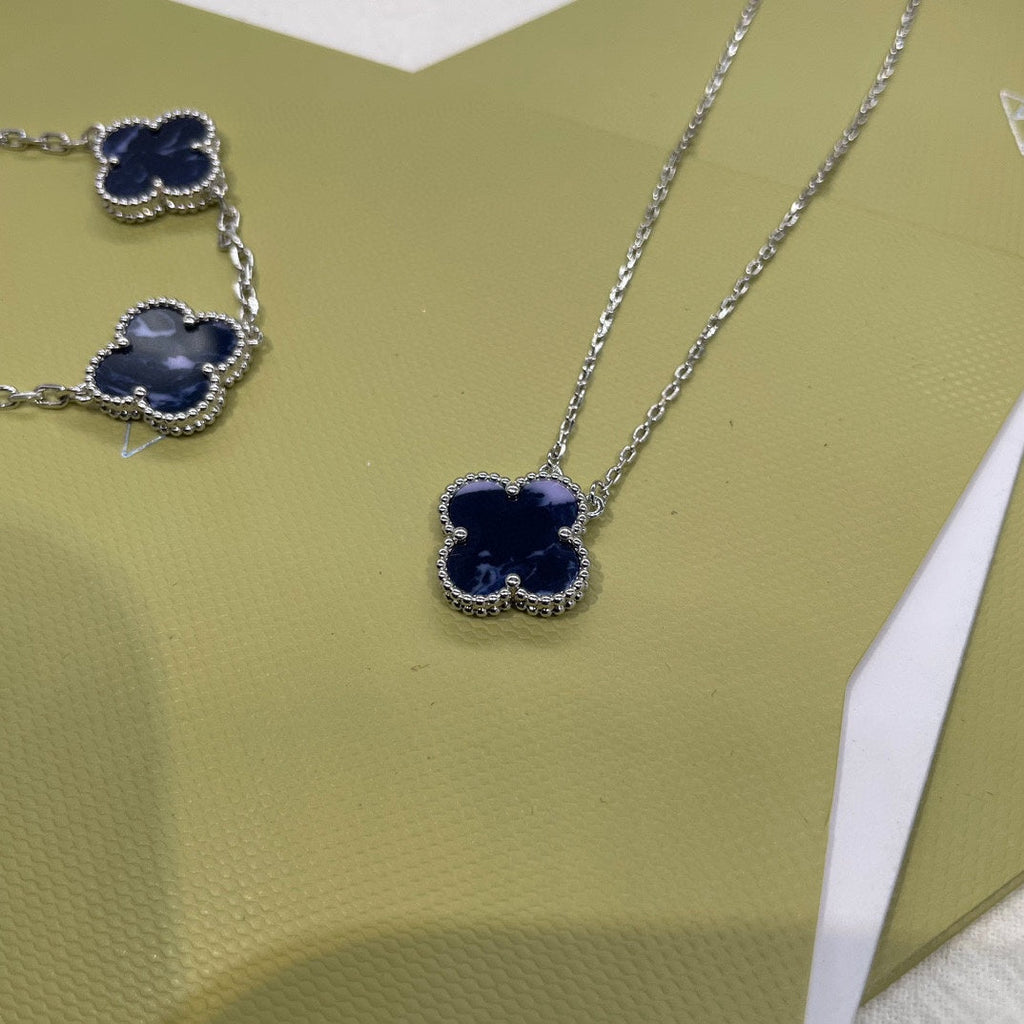 18K Van Cleef & Arpels Vintage Alhambra Crystal Blue Bracelet