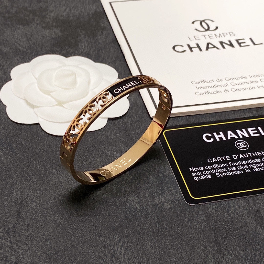 18K Chanel Hollow Bracelet