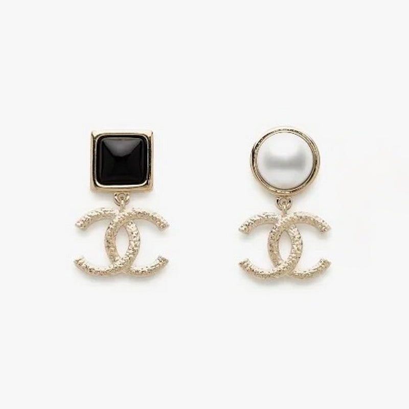 18K Chanel 26C Black & White Pearl Gold Earrings