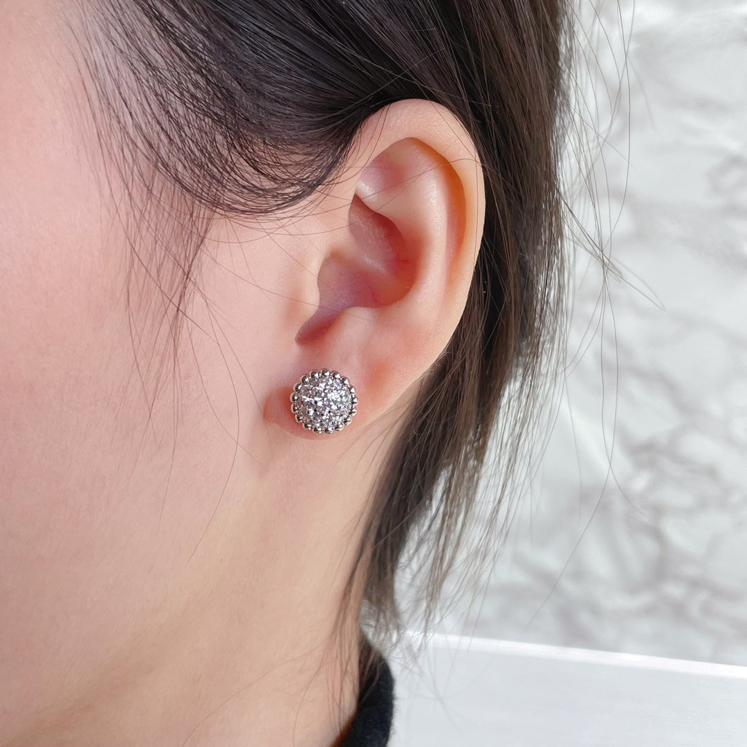 18K Van Cleef & Arpels Perlee Diamonds Earrings