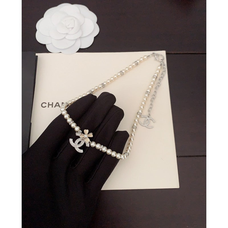 18K Chanel Flower Pearls Necklace
