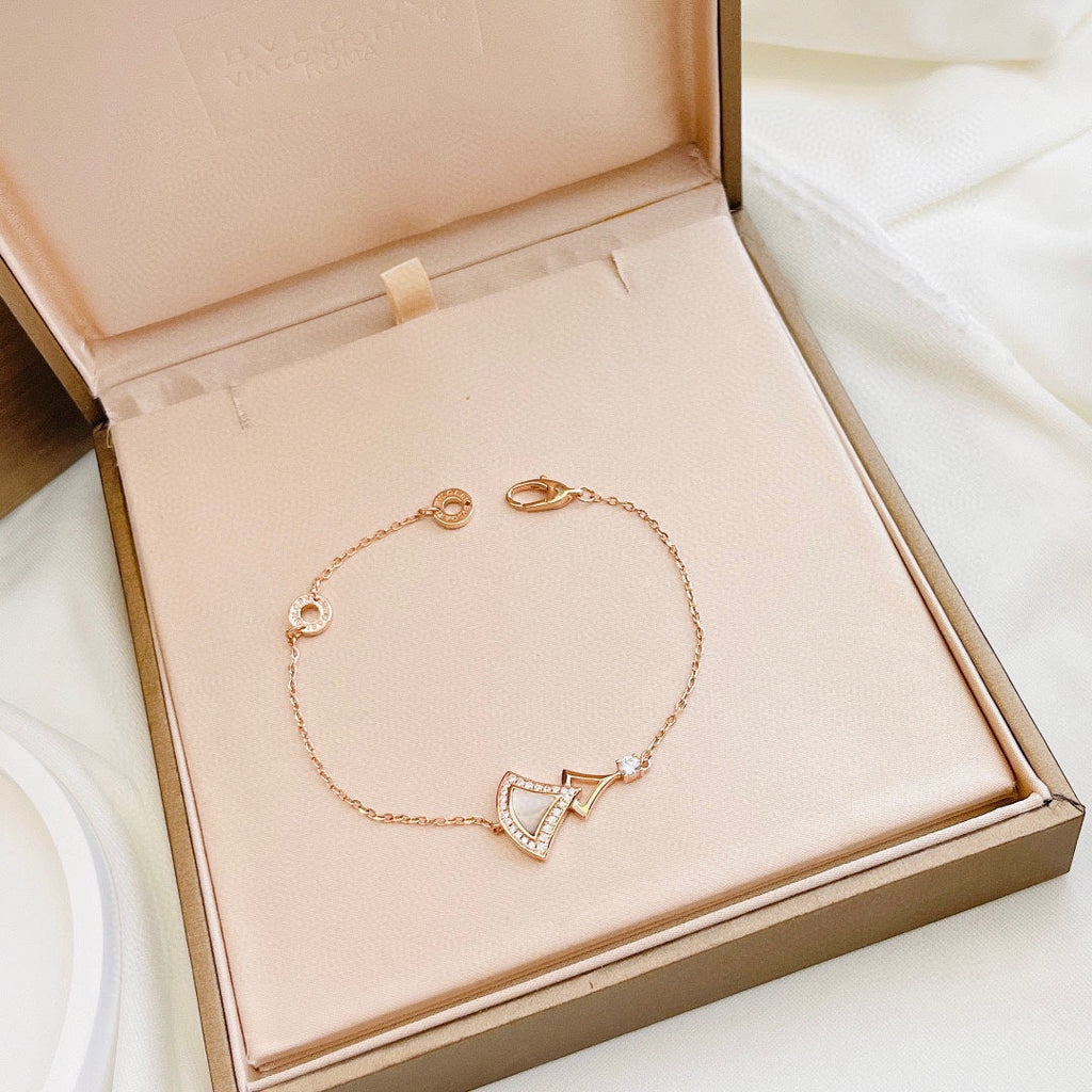 18K BVLGARI BV Divas' Dream Pearl Bracelet