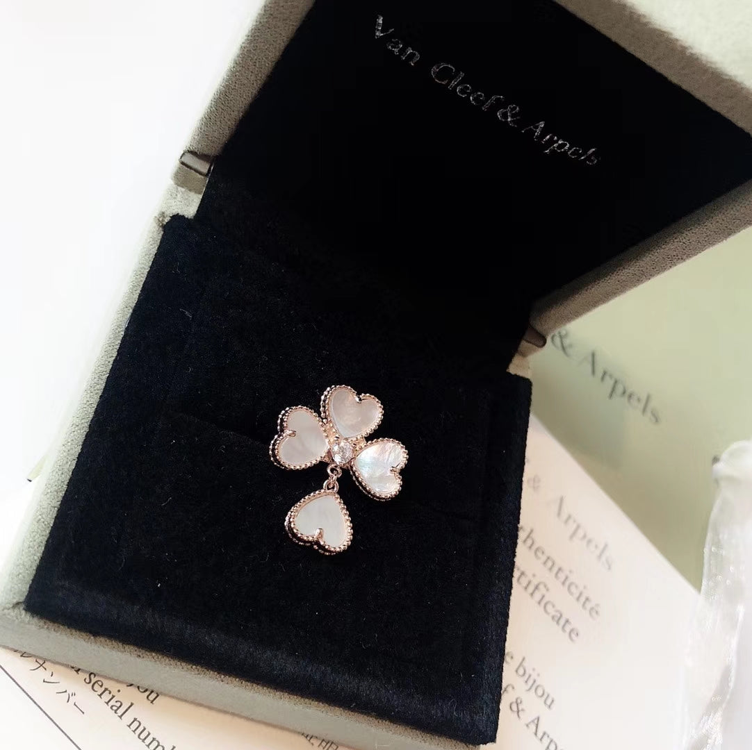 18K Van Cleef & Arpels Sweet Alhambra Effeuillage Pearls Ring