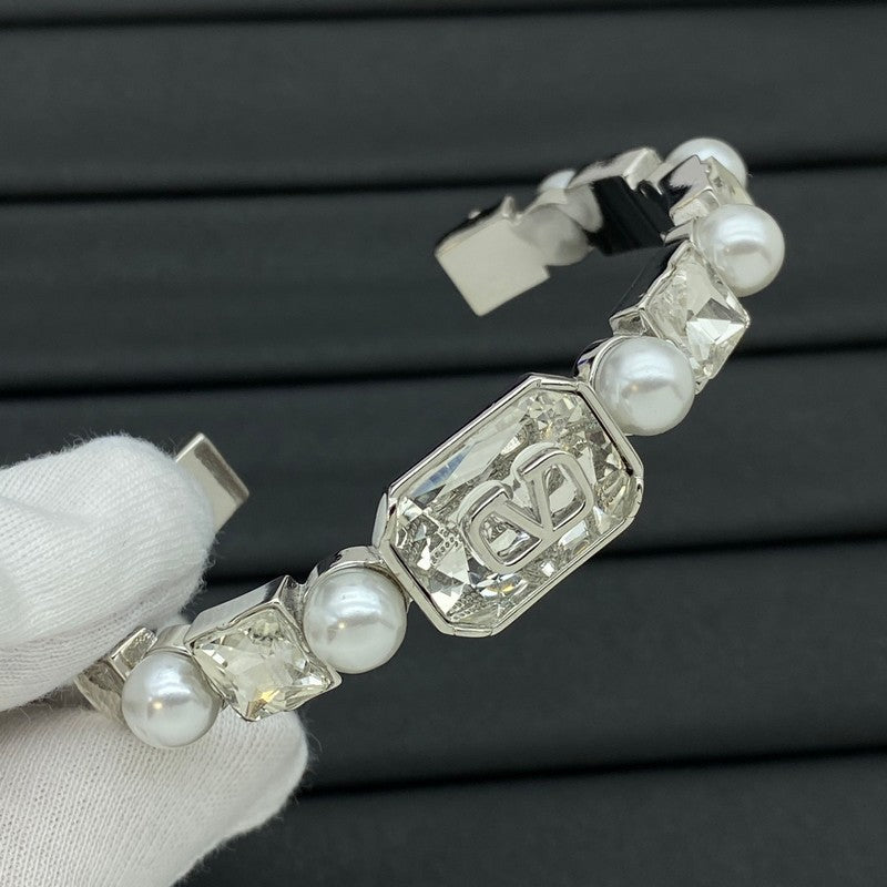 18K Valentino Vlogo Pearls Bracelet