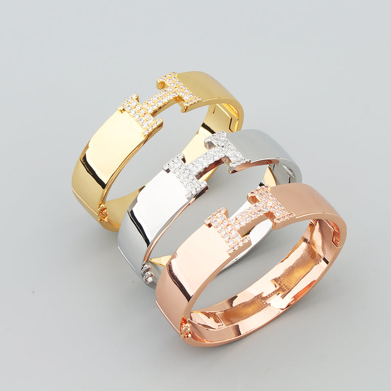 18K Clic Hermes Diamond Bracelet
