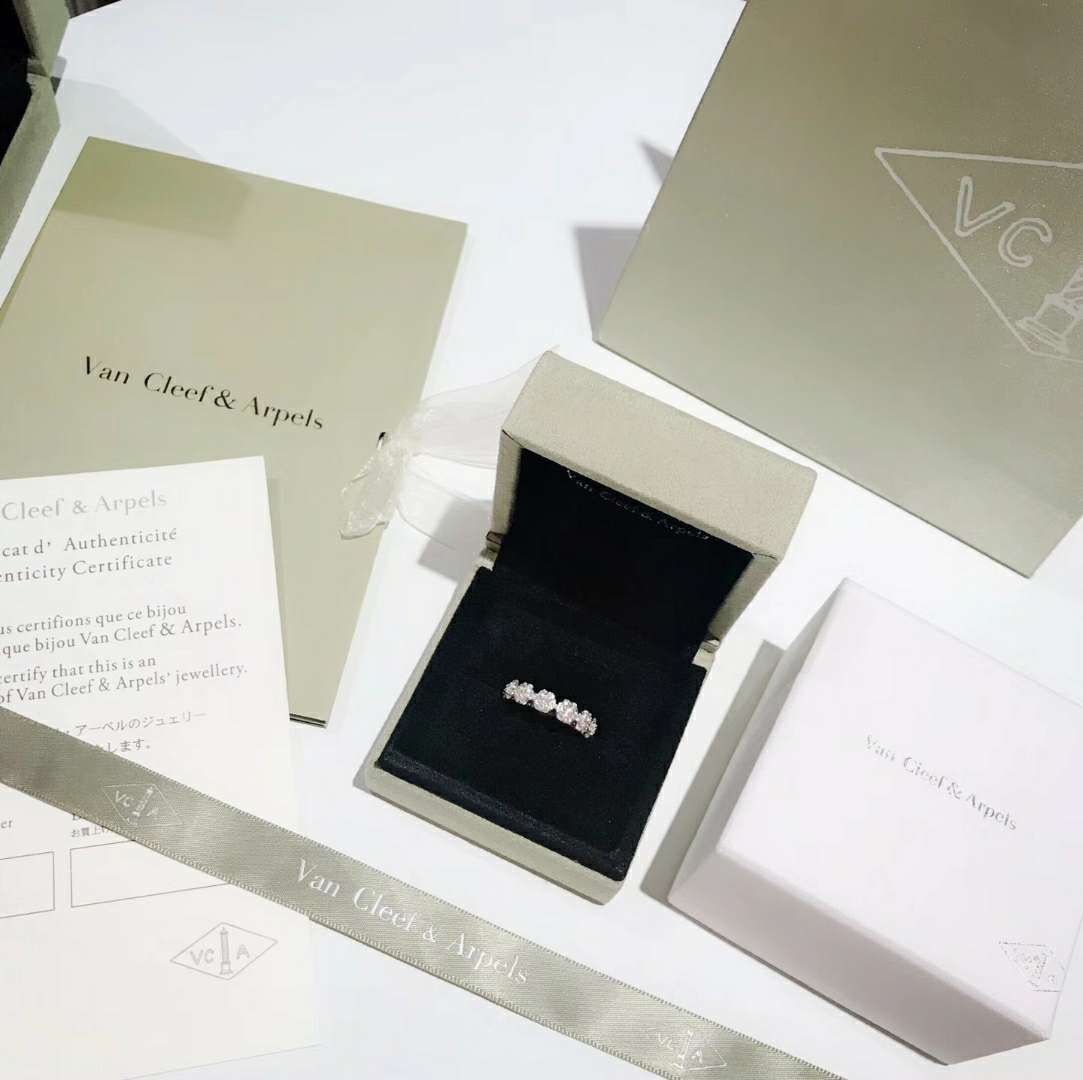 18K Van Cleef & Arpels Fleurette Wedding Diamond Ring