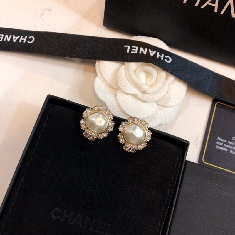 18K Chanel Round Pearl Diamond Earrings