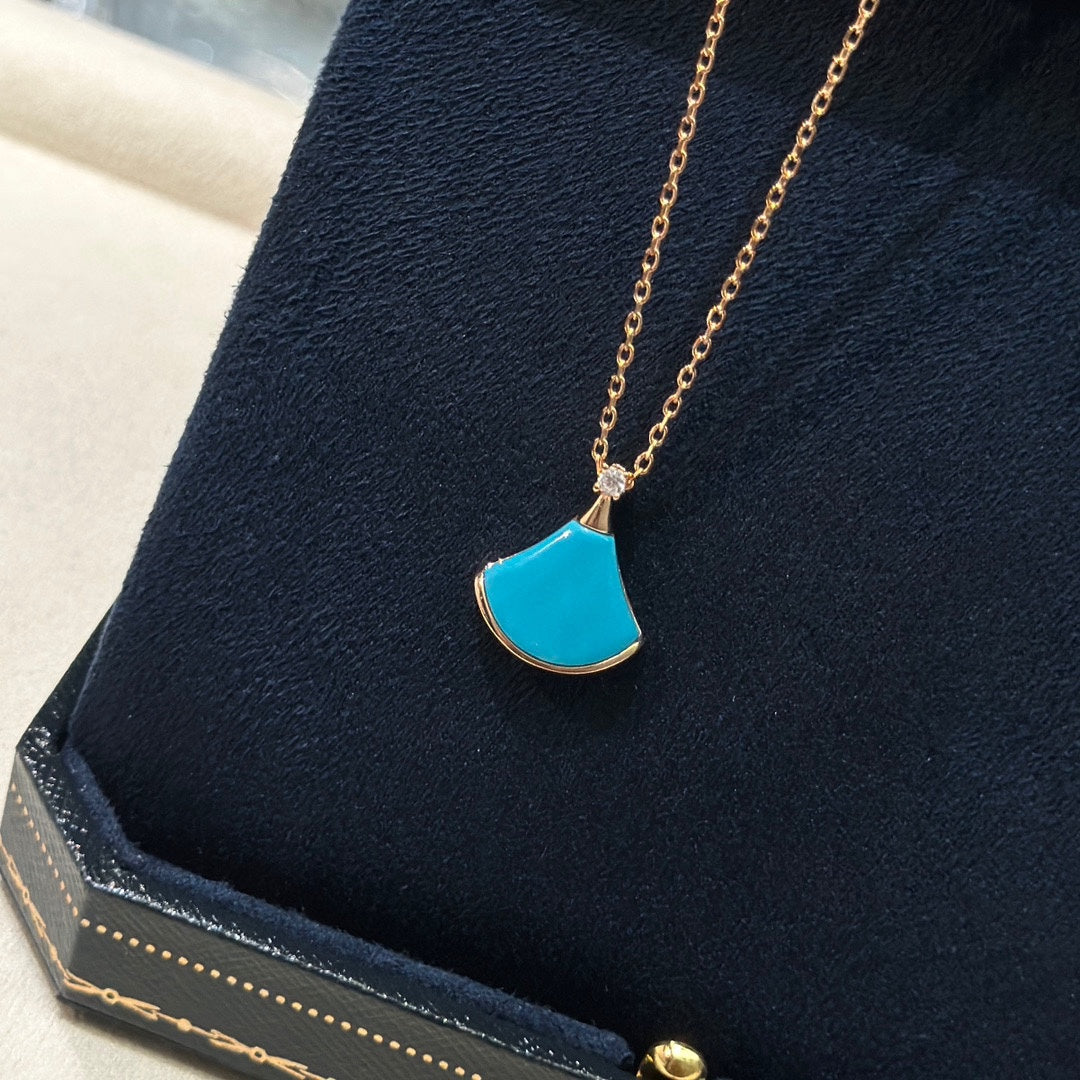 18K BVLGARI BV Divas' Dream Turquoise Pendant Necklace