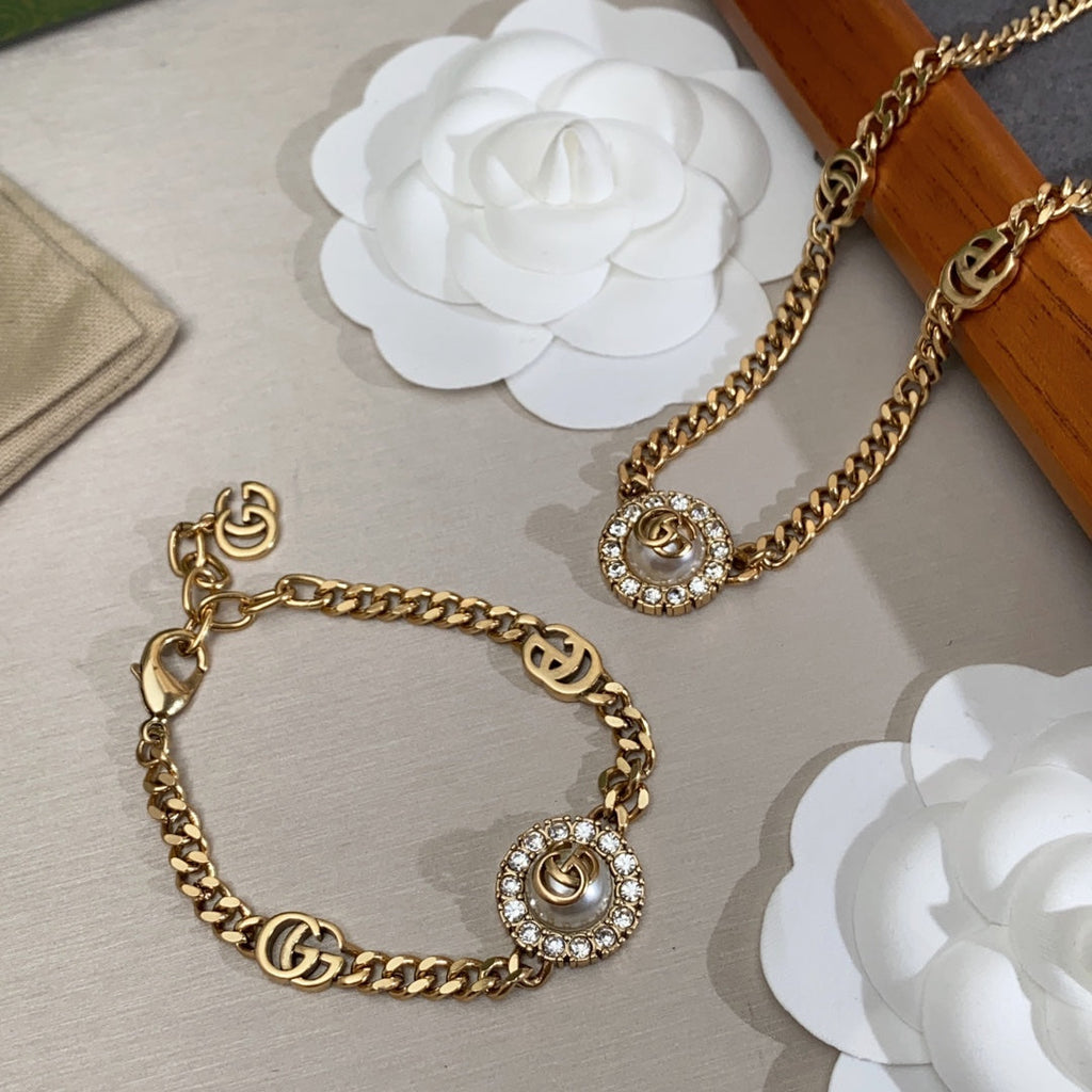 18K Gucci Flower Necklace