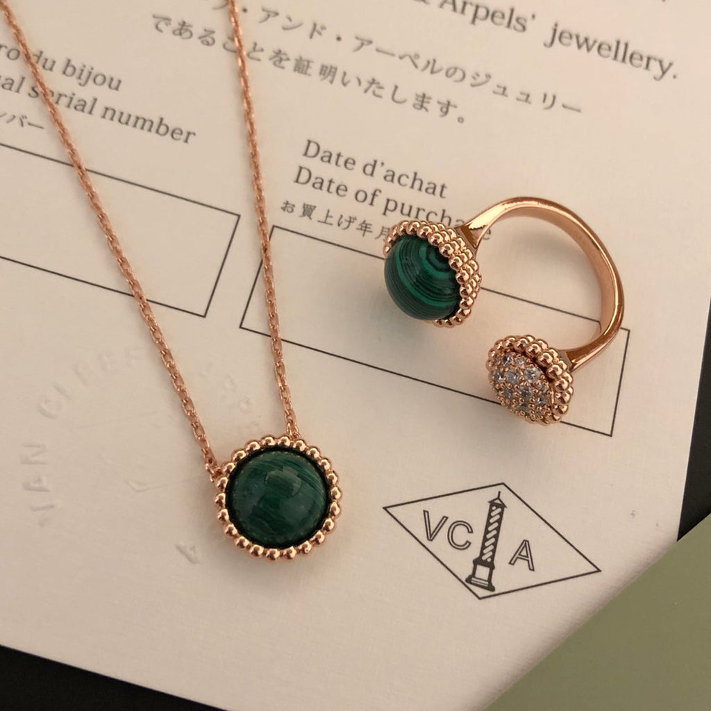 18K Van Cleef & Arpels Perlee couleurs Malachite Necklace