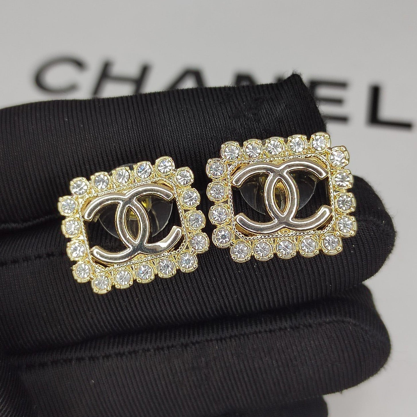 18K Chanel Diamonds Earrings
