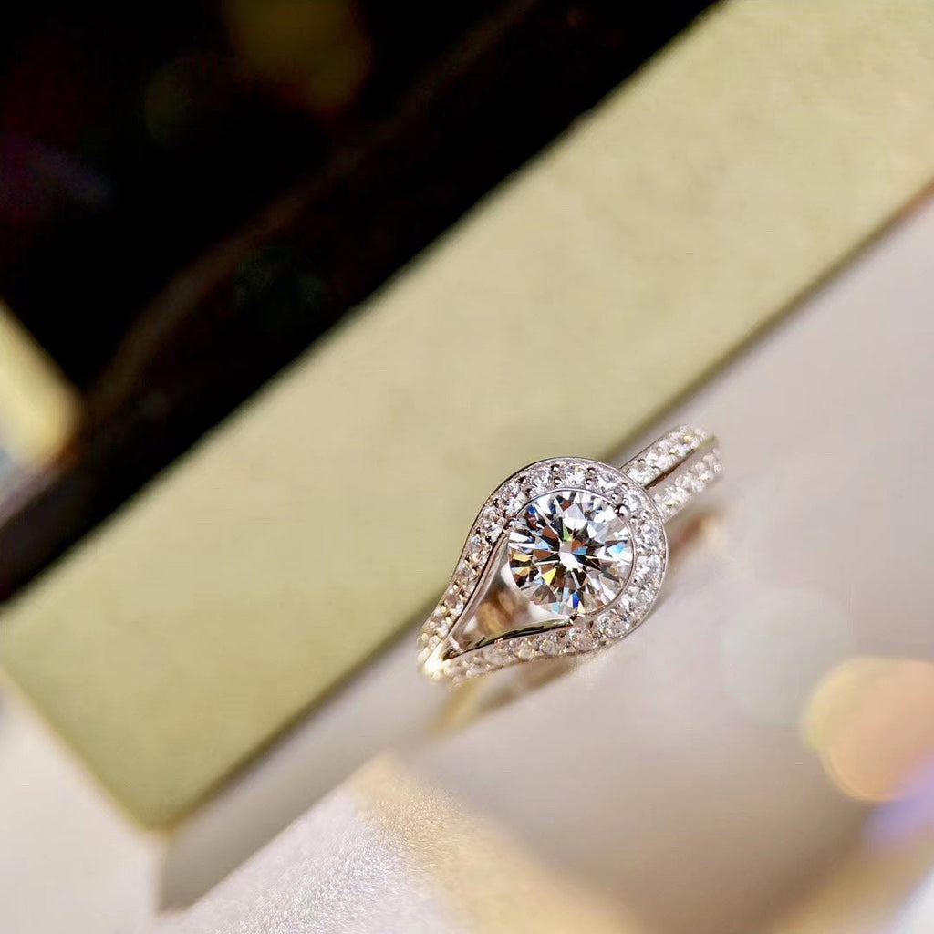 18K Van Cleef & Arpels Couture Solitaire Ring