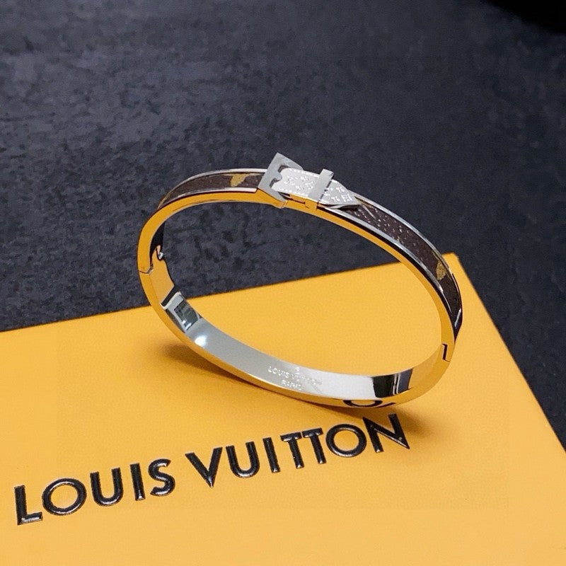 18K Louis Vuitton Vintage White Gold Bracelet