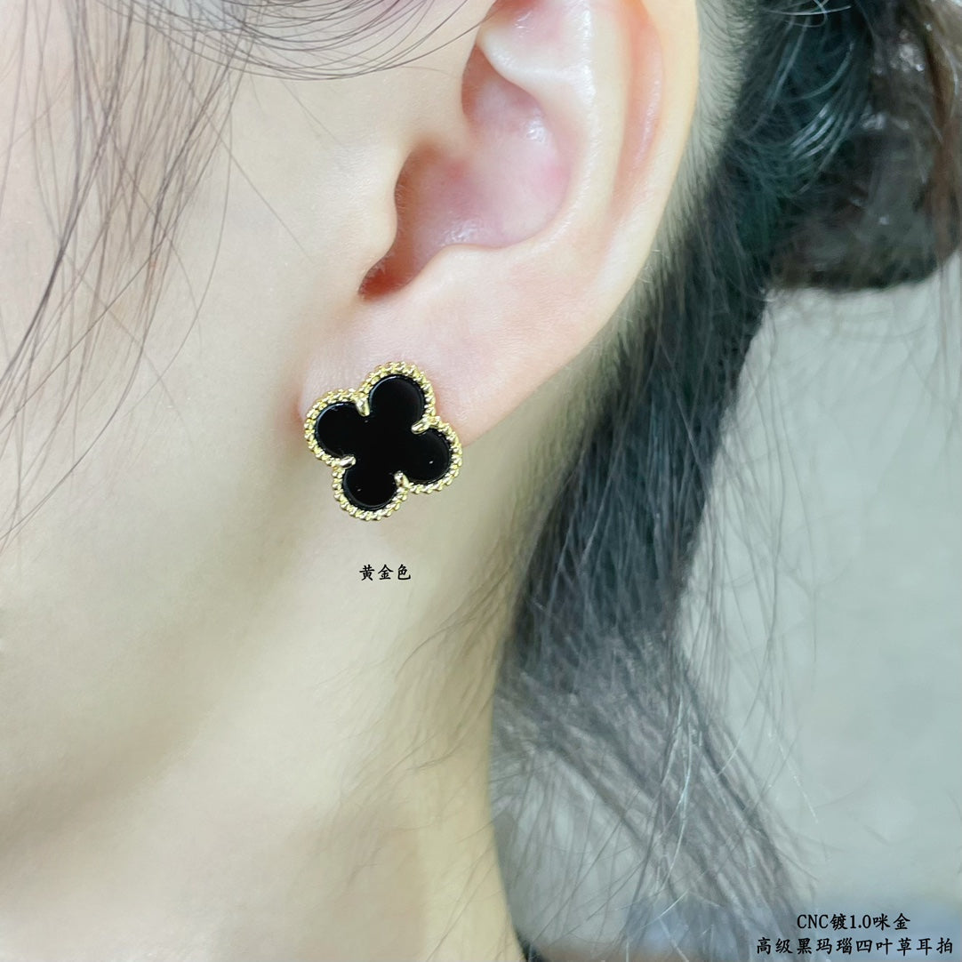 18K Van Cleef & Arpels Vintage Alhambra Black Earrings