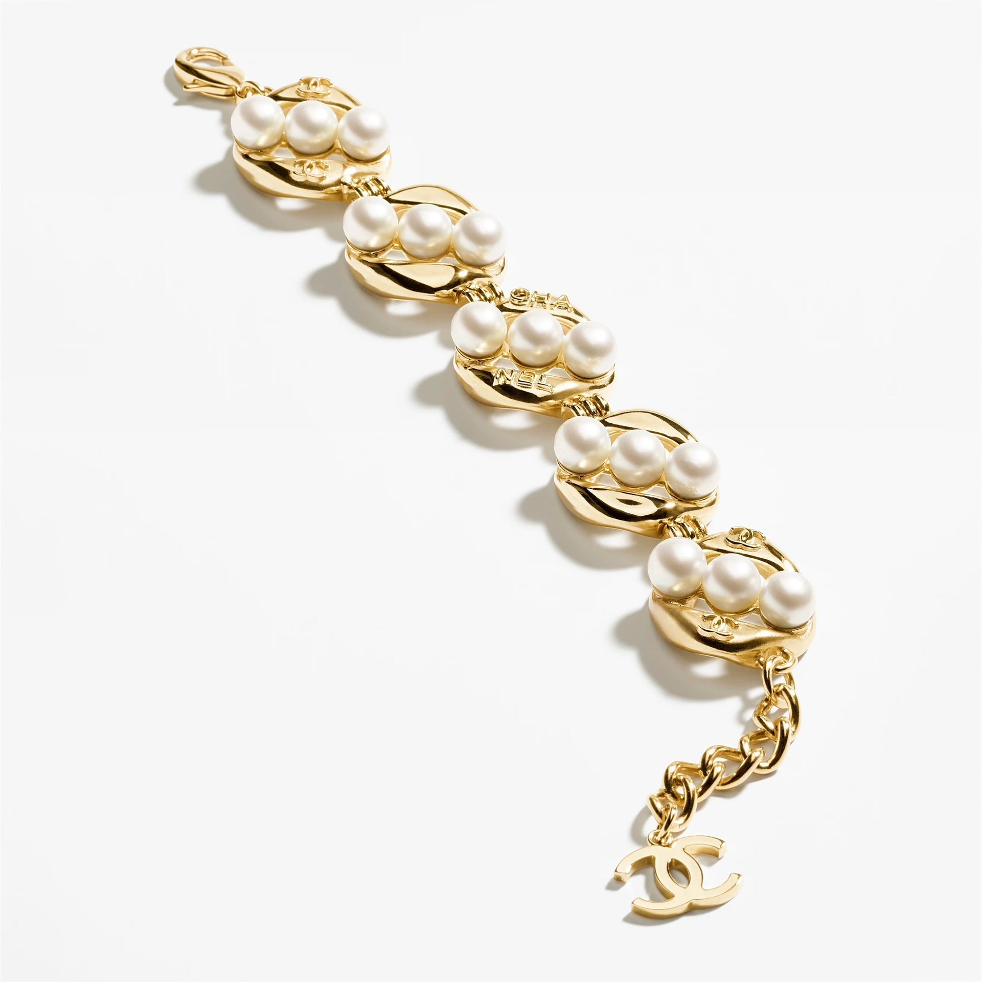18K Chanel Pearl Bracelet