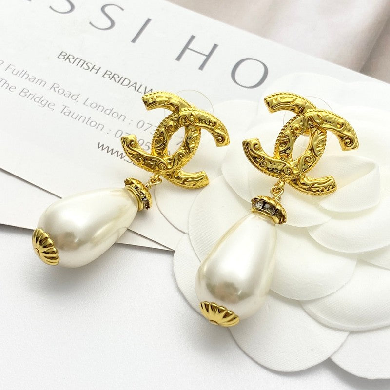 18K Chanel Pearl Pendant Gold Earrings