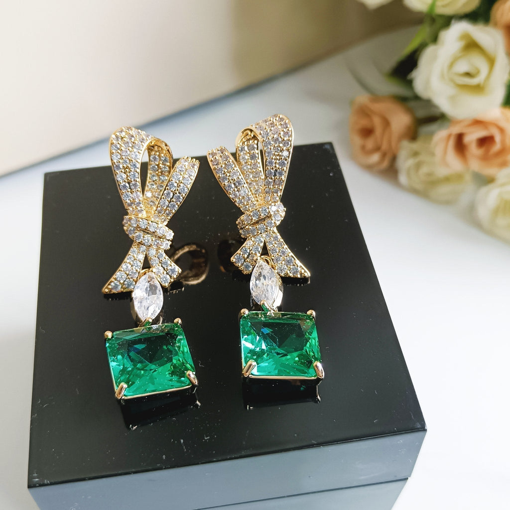 18K BVLGARI BV Magnificent Inspirations Green Crystals Earrings