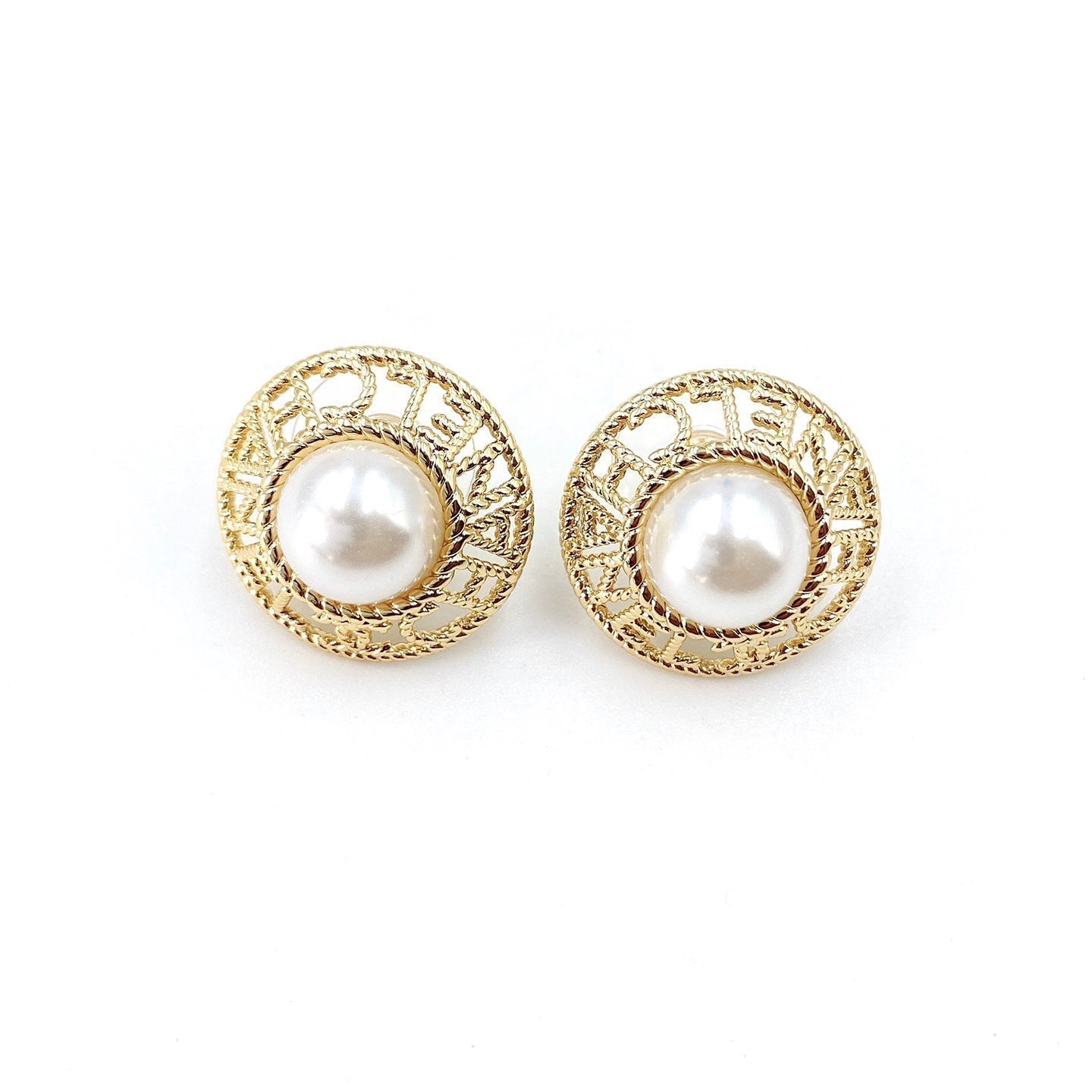 18K Chanel Pearl Round Earrings