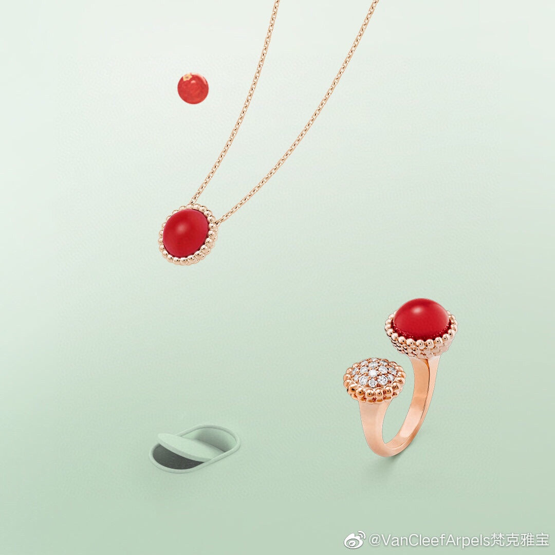 18K Van Cleef & Arpels Perlee couleurs Carnelian Necklace