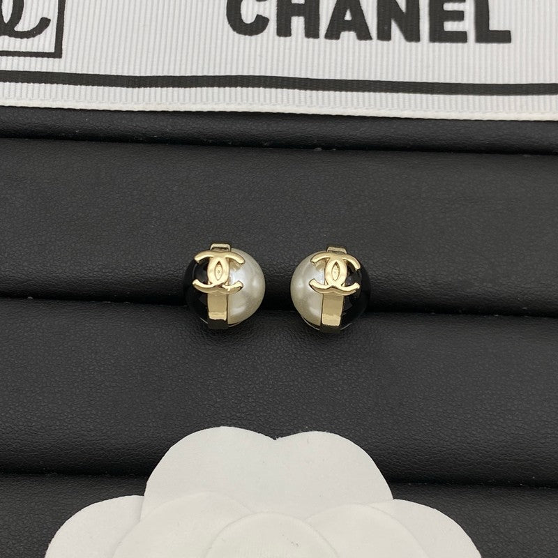 18K Chanel Black & White Pearl Gold Earrings