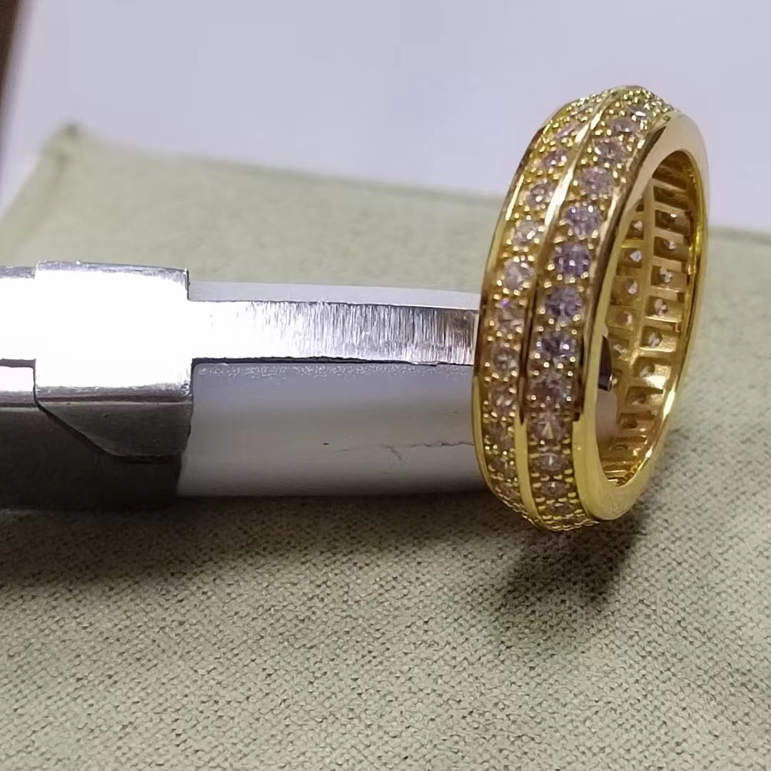 18K Van Cleef & Arpels Couture Wedding Diamond Ring