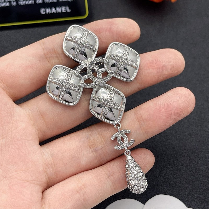 18K Chanel Diamond Shape Drop Brooch