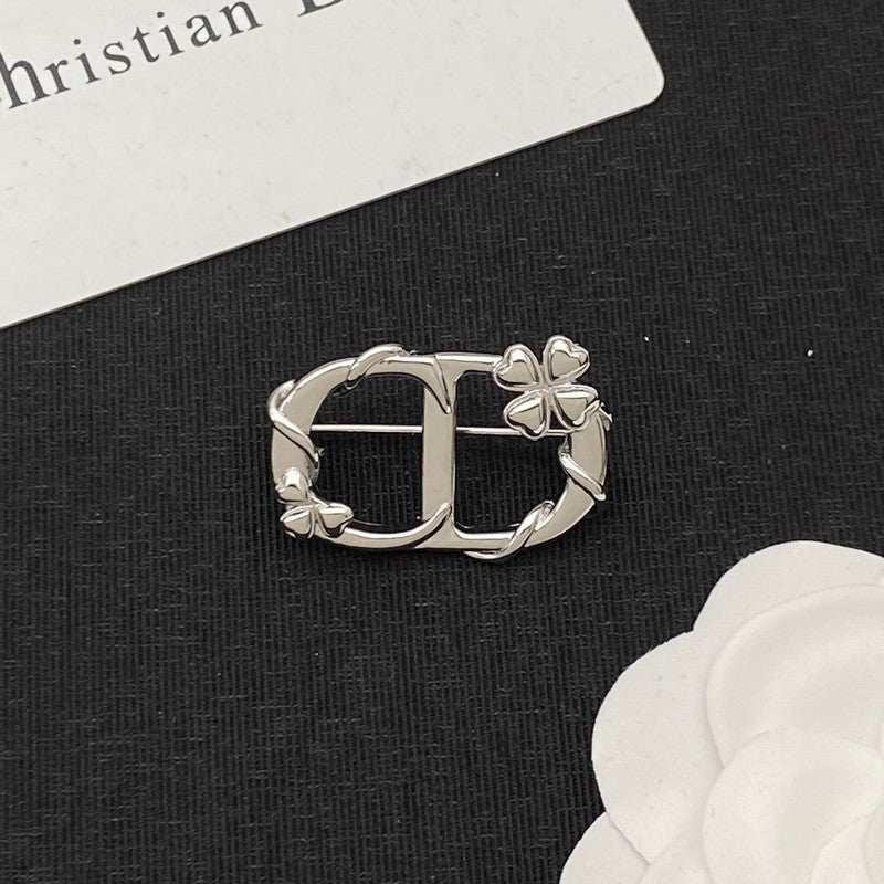 18K Dior Revolution Pearl Brooch