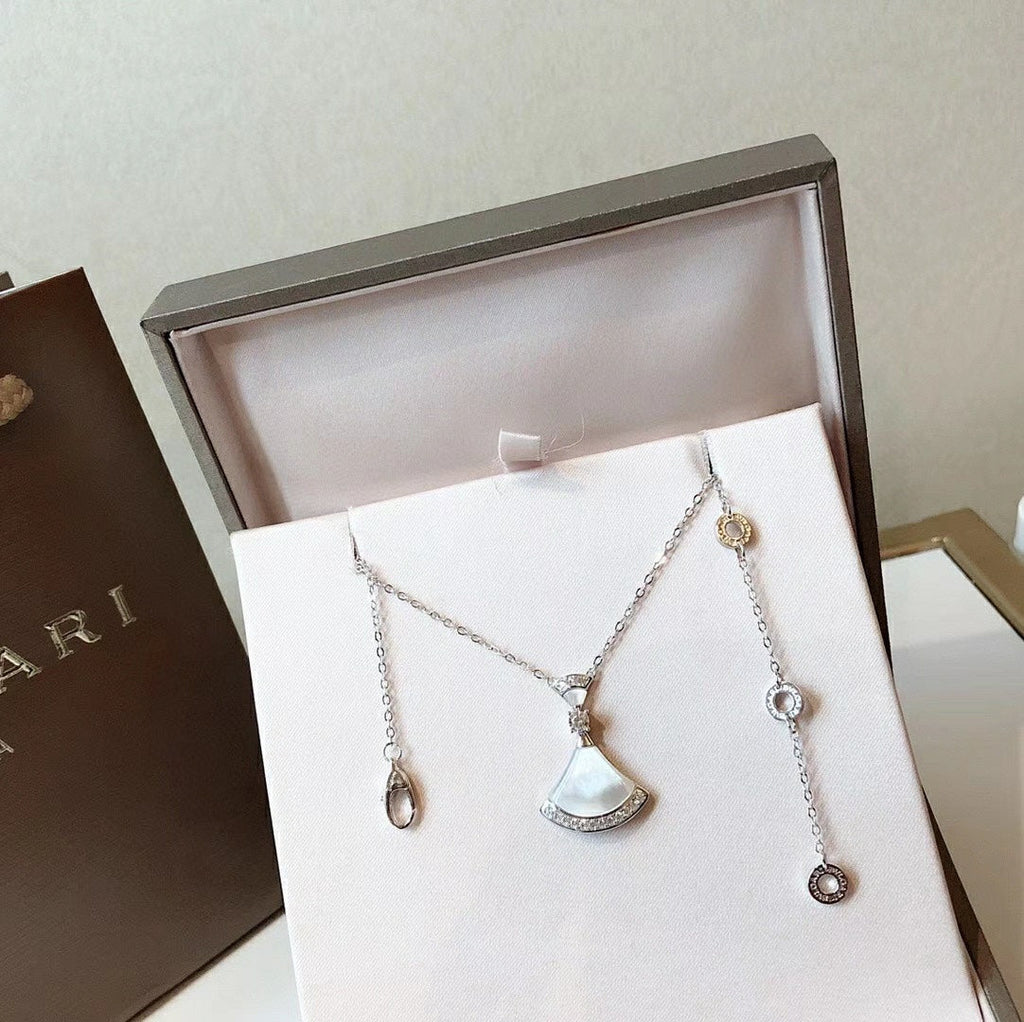 18K BVLGARI BV Divas' Dream Pearls Necklace