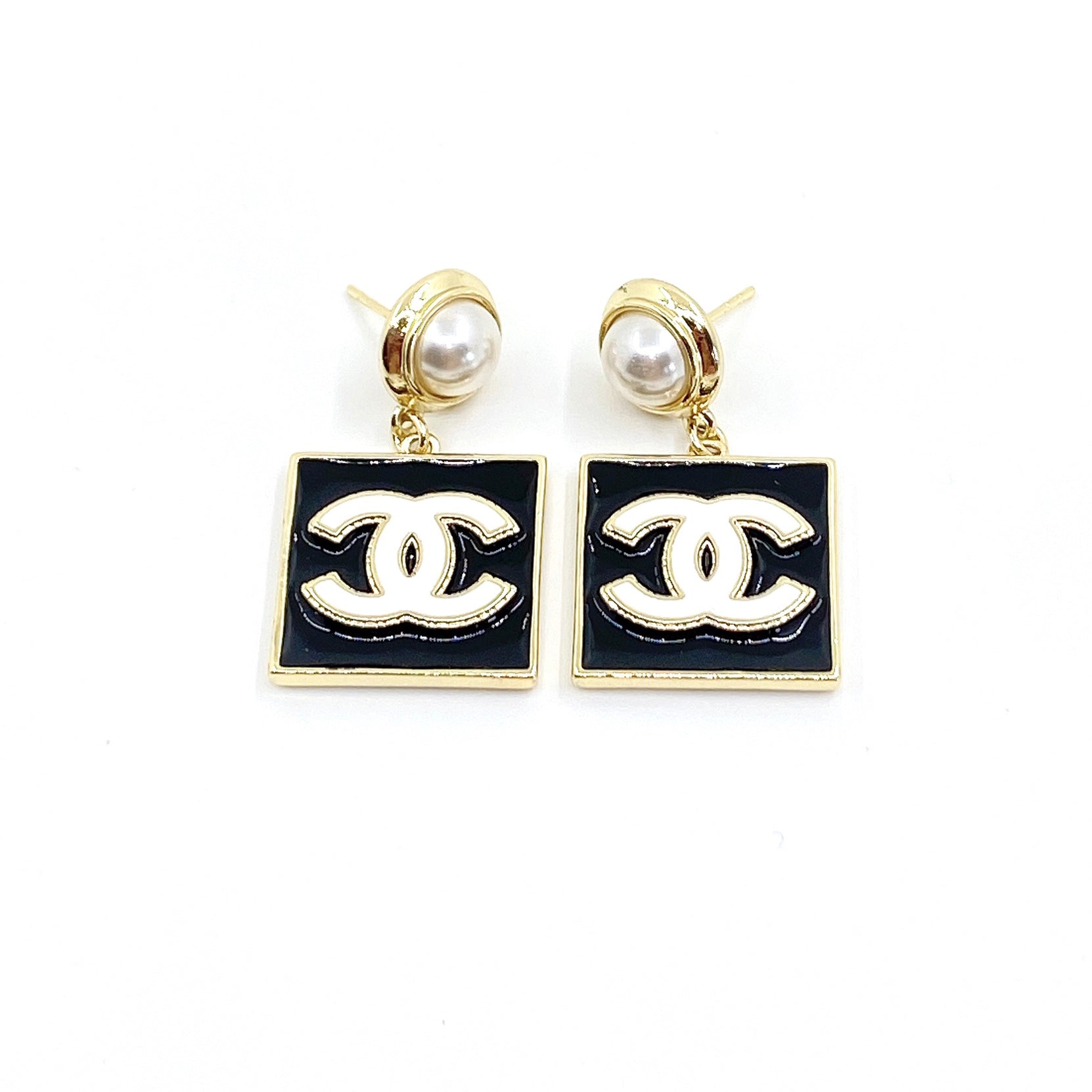 18K Chanel Square Pearl Pendant Earrings