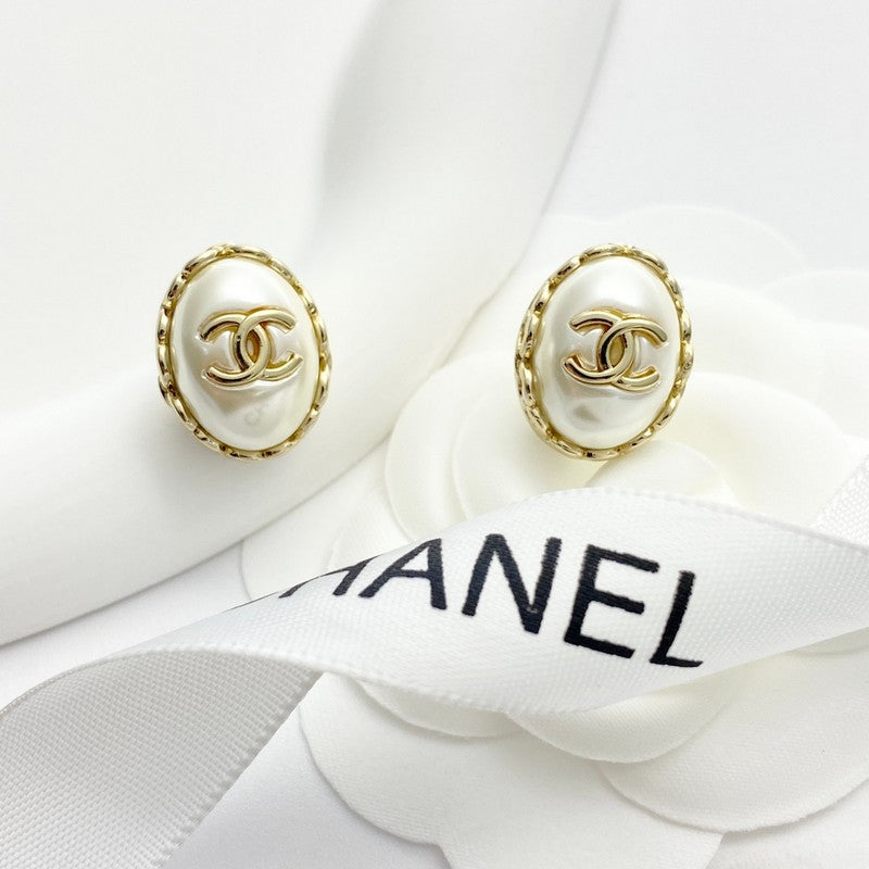 18K Chanel Oval Pearl Gold Earrings