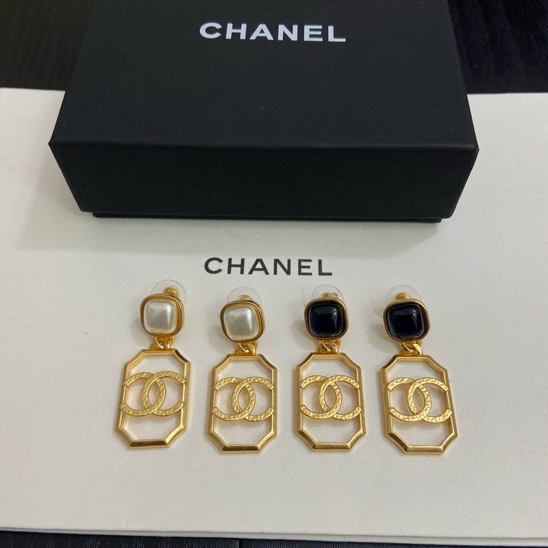 18K Chanel Black & White Pearl Gold Earrings
