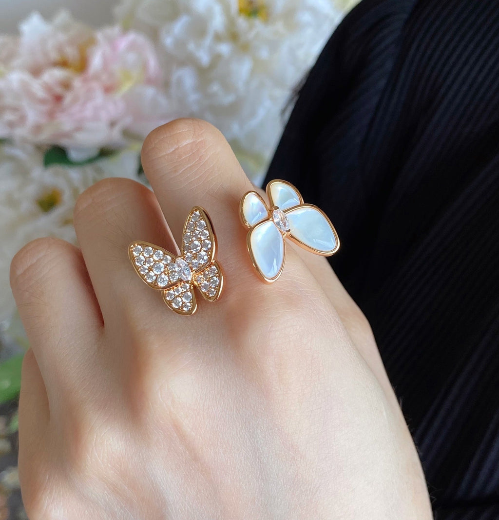 18K Van Cleef & Arpels Two Butterfly Between the Finger Pearl Ring