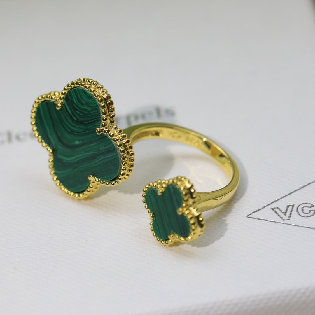 18K Van Cleef & Arpels Magic Alhambra Malachite Clover Ring