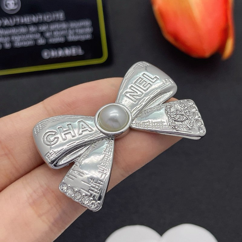 18K Chanel Bow Tie Gold Brooch