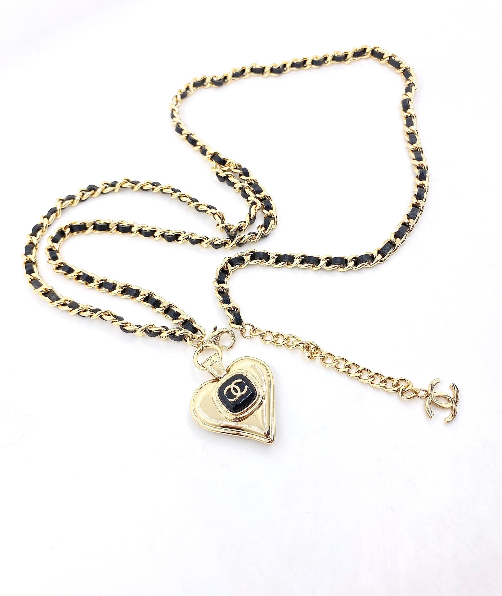 18K Chanel Heart Pendant Necklace