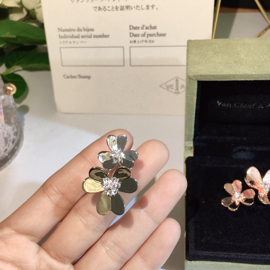 18K Van Cleef & Arpels Frivole Between the Finger Ring