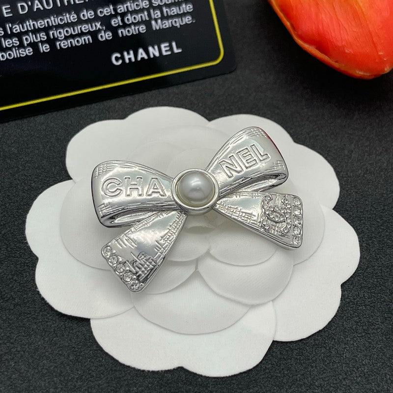 18K Chanel Bow Tie Gold Brooch