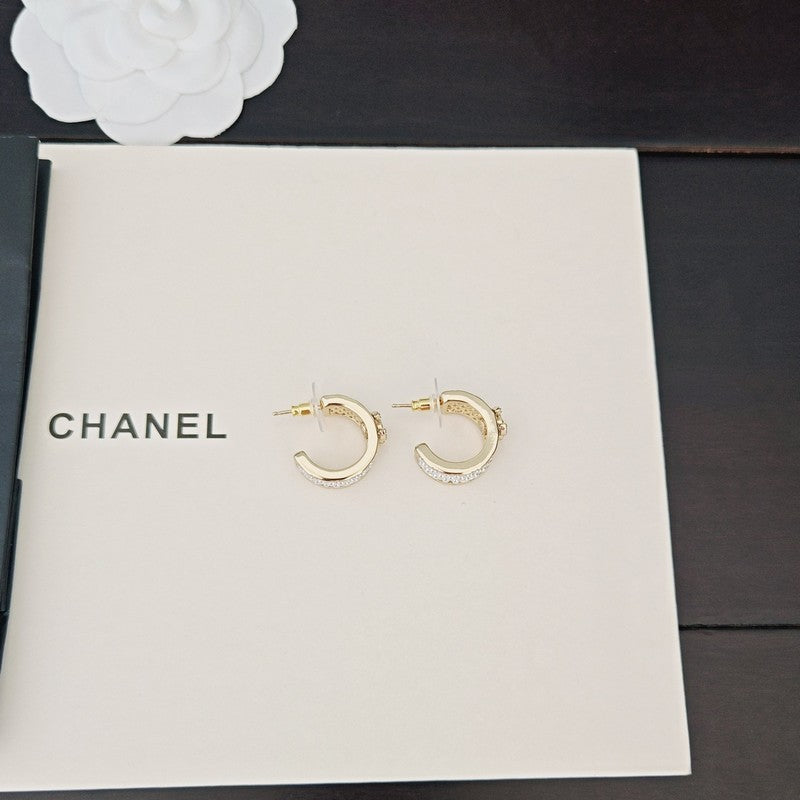 18K Chanel Pearl Gold Cirle Earrings