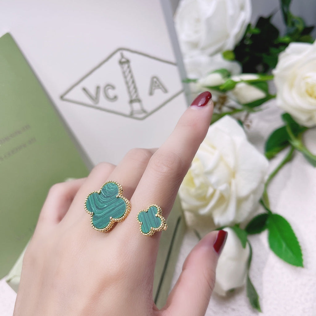 18K Van Cleef & Arpels Magic Alhambra Malachite Clover Ring